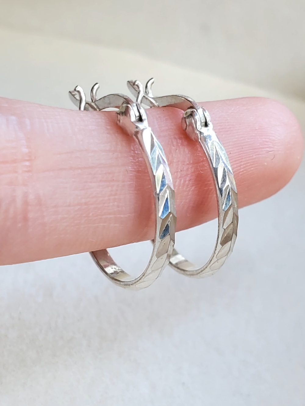 Sterling Silver Small Hoop Earrings - 1.64 g